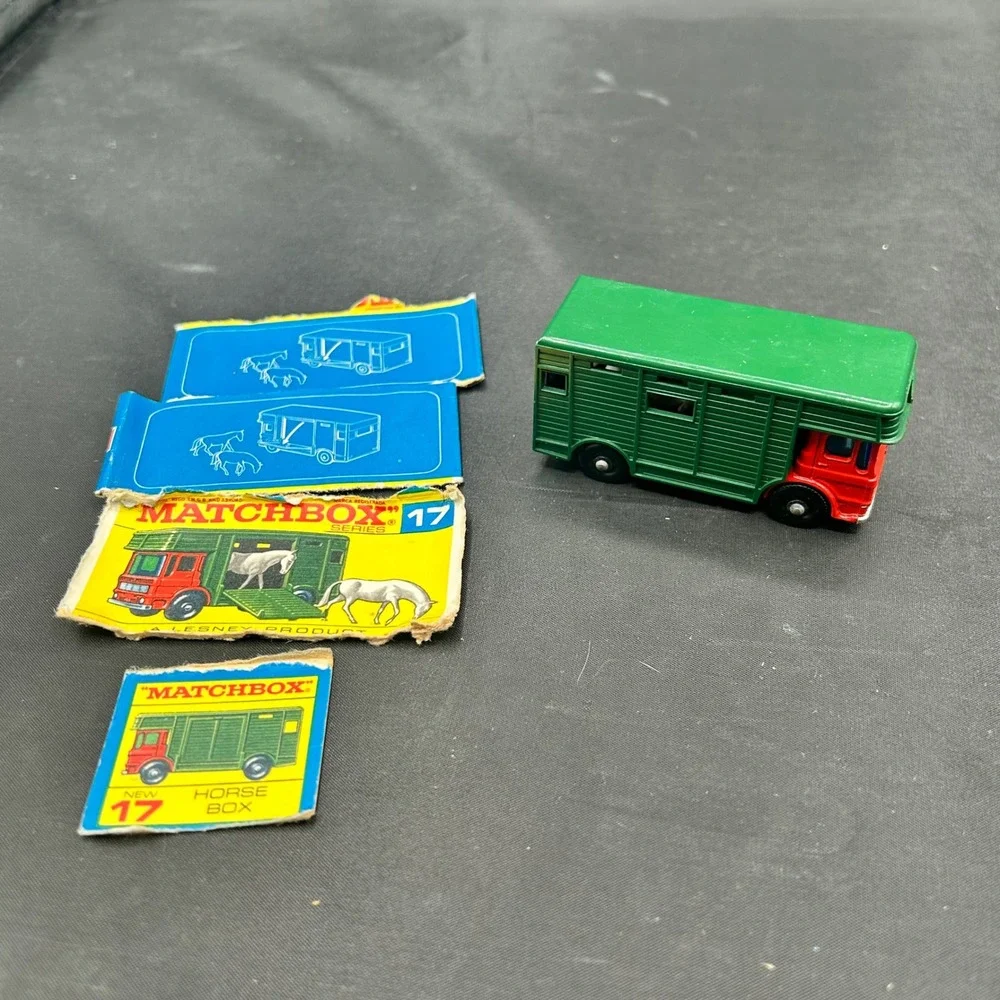 Vintage Matchbox Series 17 Horse Box Lesney Red Green Horses with Box Panels